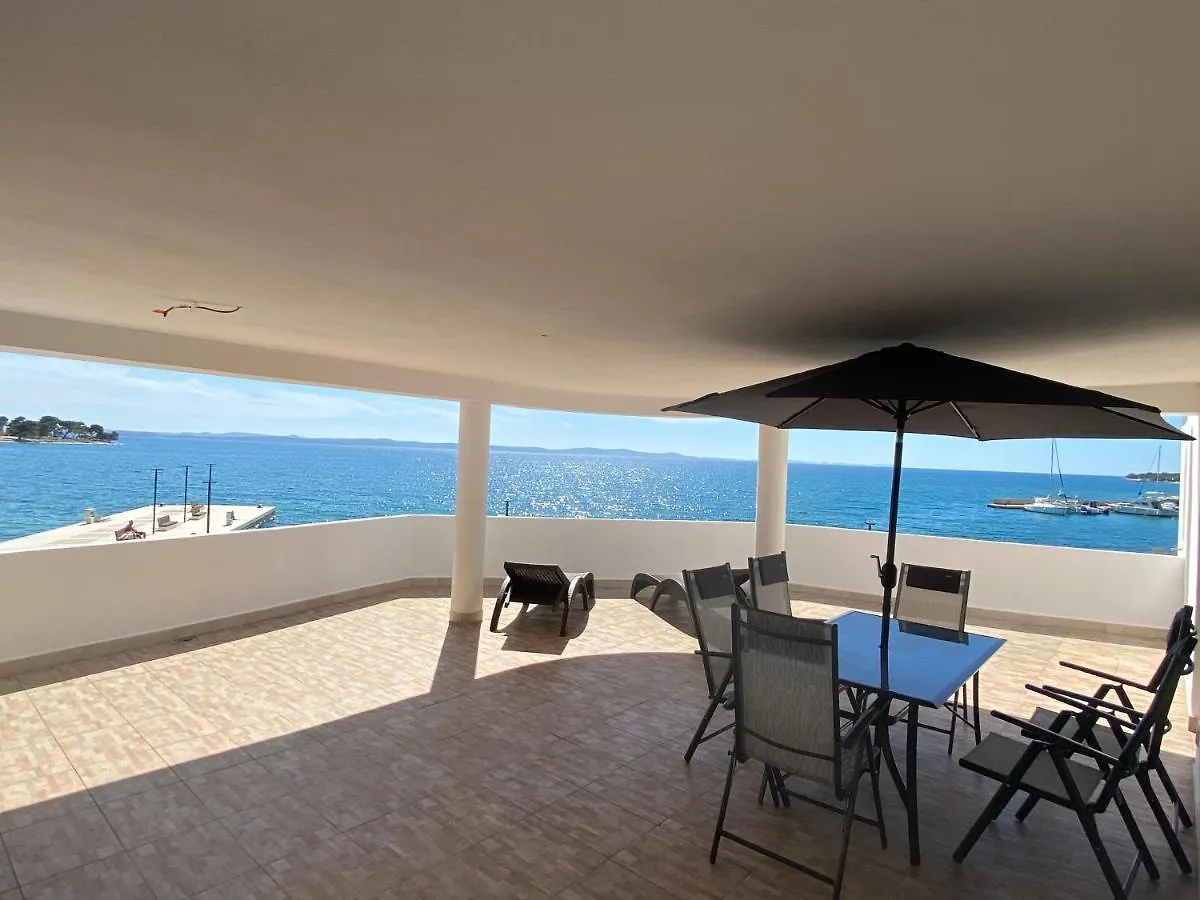 Villa Magia Sul Mare 佩特坎内
